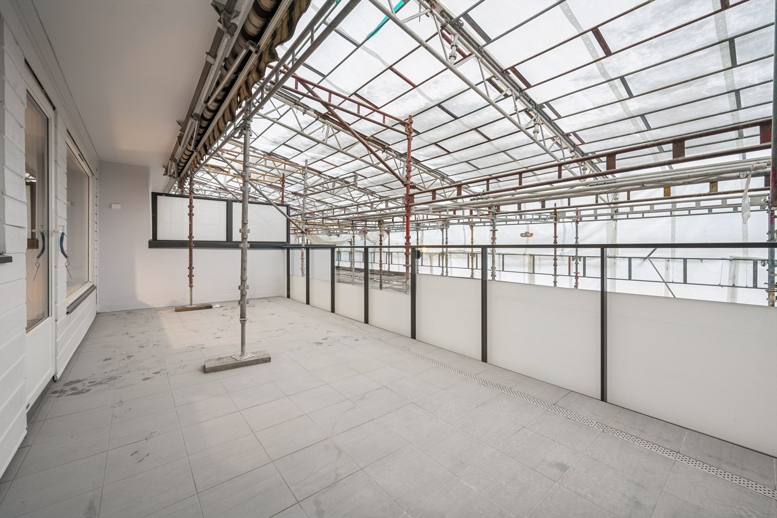 Balkongen har god plass til hagemøbler. Galleribilde