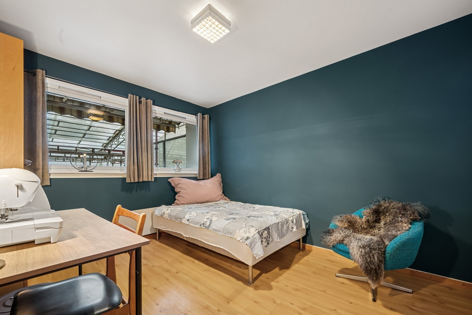 Dette soverommet har adkomst fra stuen. Galleribilde