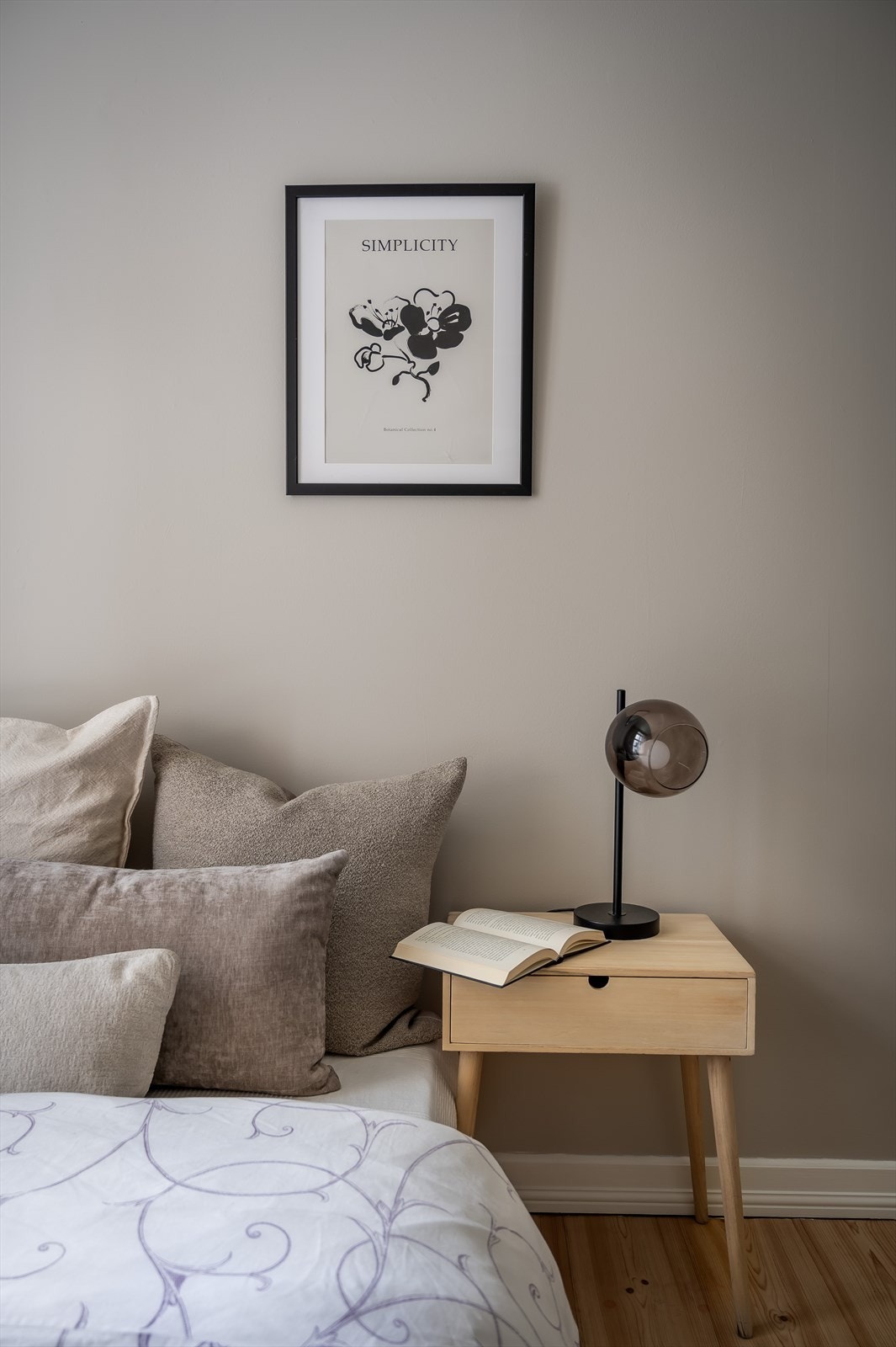 Begge soverommene vender ut mot den rolige bakgården. Galleribilde