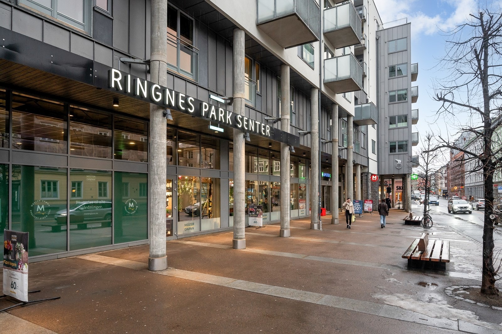 Fra leiligheten er det kort vei til Ringnes Park. Galleribilde