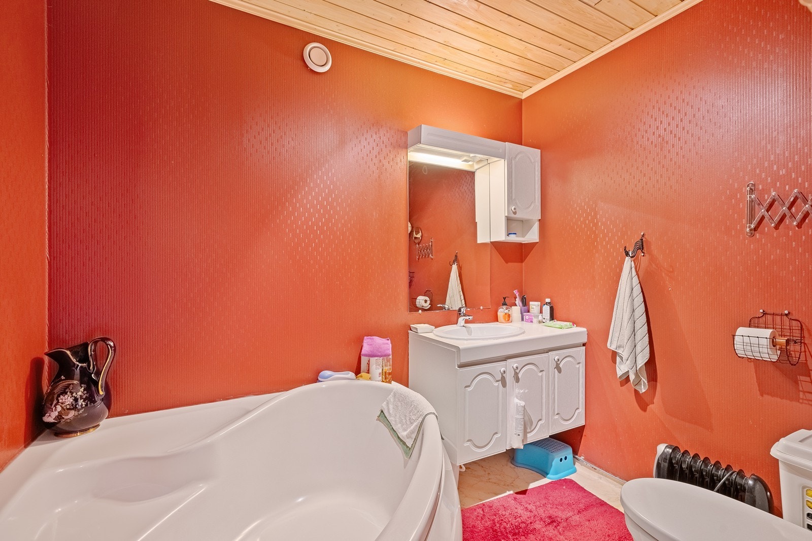 Innredet bad på loft (ikke godkjent) Galleribilde