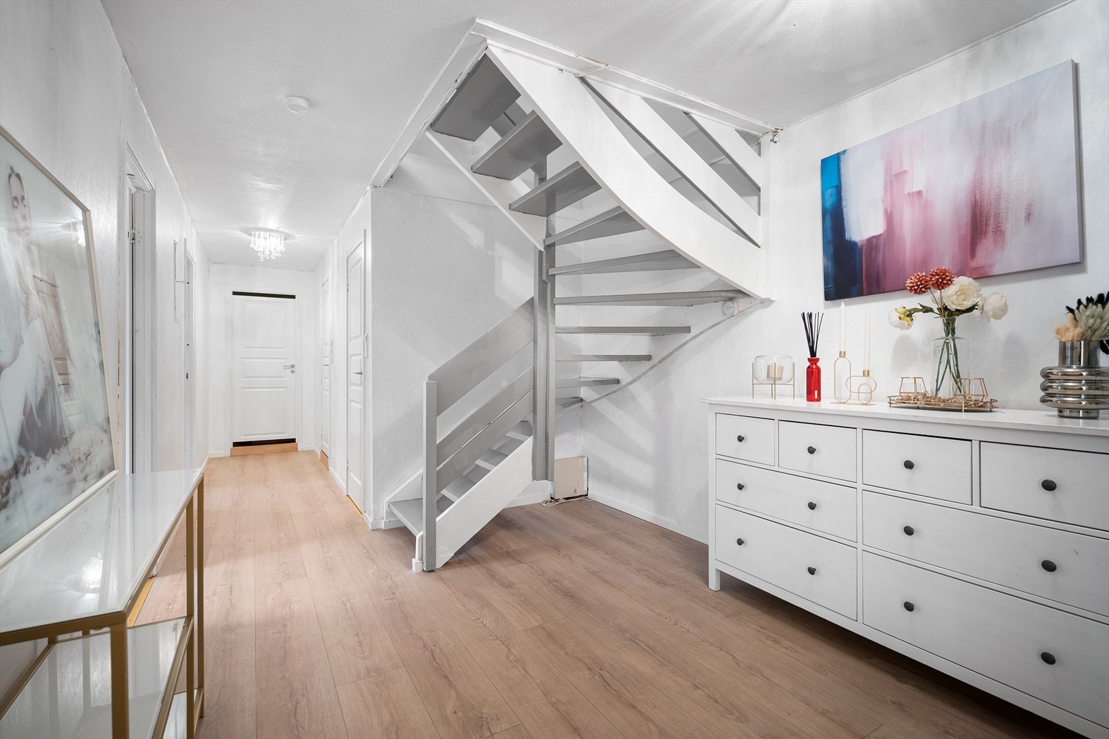 Gulvet i gangen er skiftet i 2023 Galleribilde