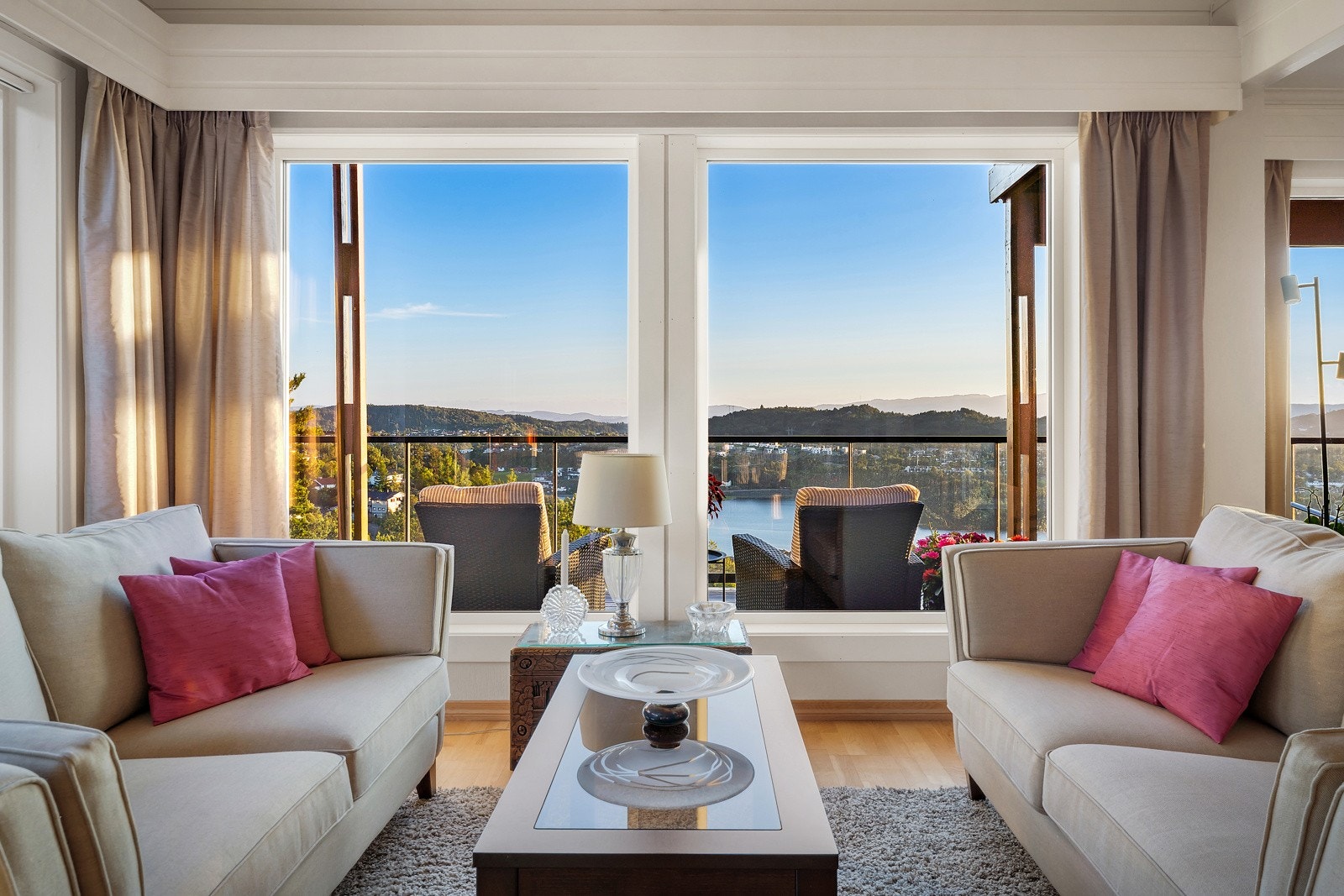 Spektakulær utsikt fra stuevinduet. Galleribilde