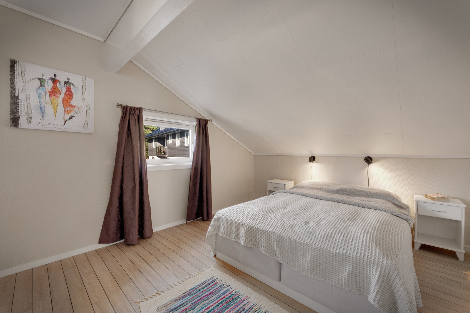 I øverste etasje finner du også 2 romslige soverom. Galleribilde