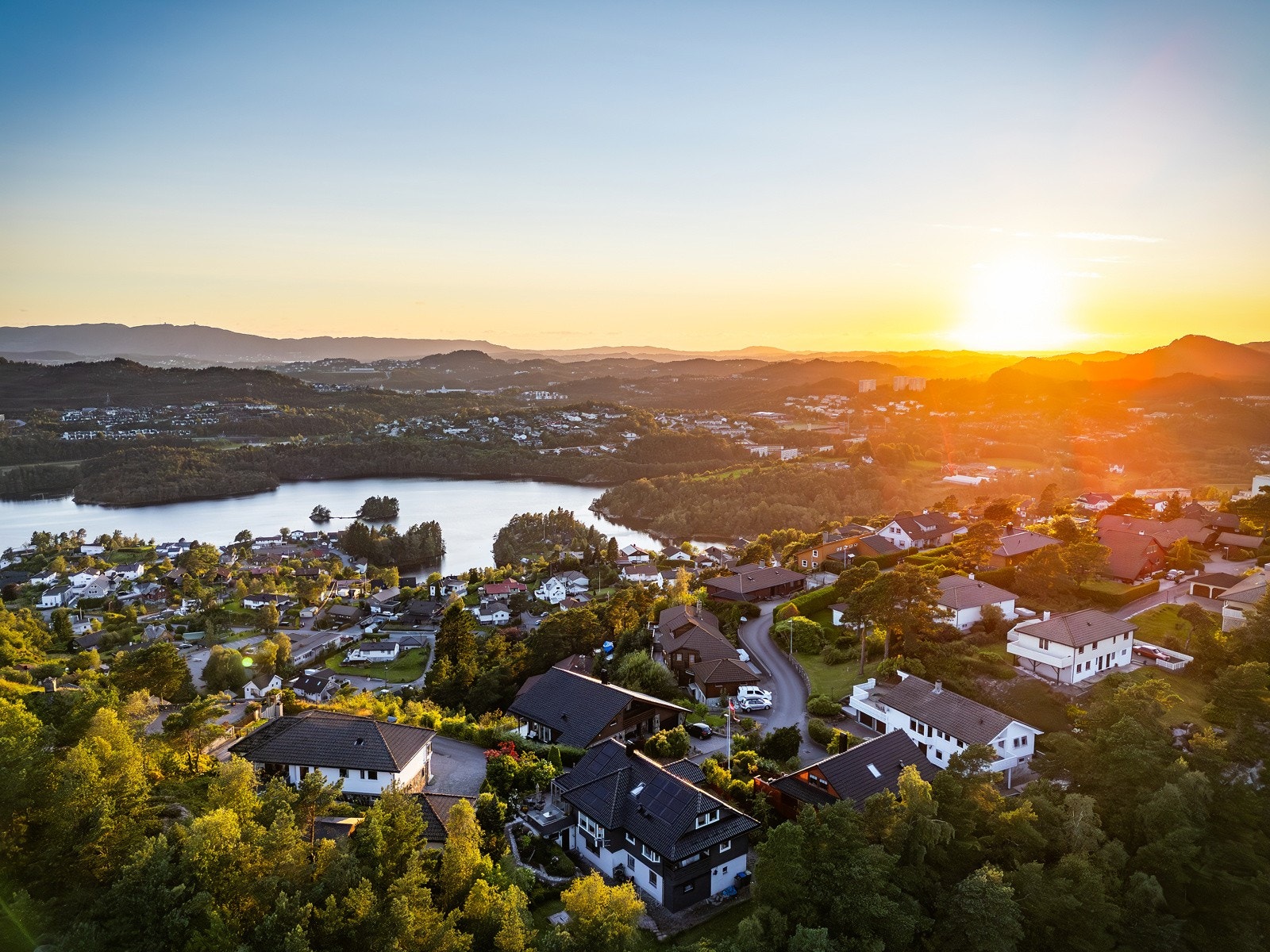 Offentlig transport med busstopp knappe 9 minutter unna Galleribilde