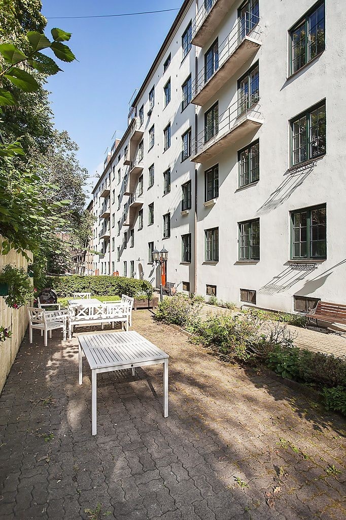 Bakgård Galleribilde