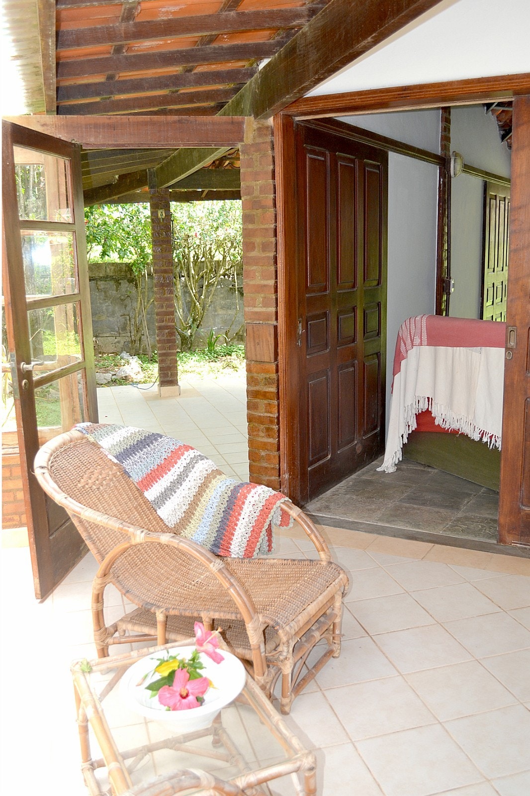 Spisestue / innebygget atrium med delvis glasstak Galleribilde