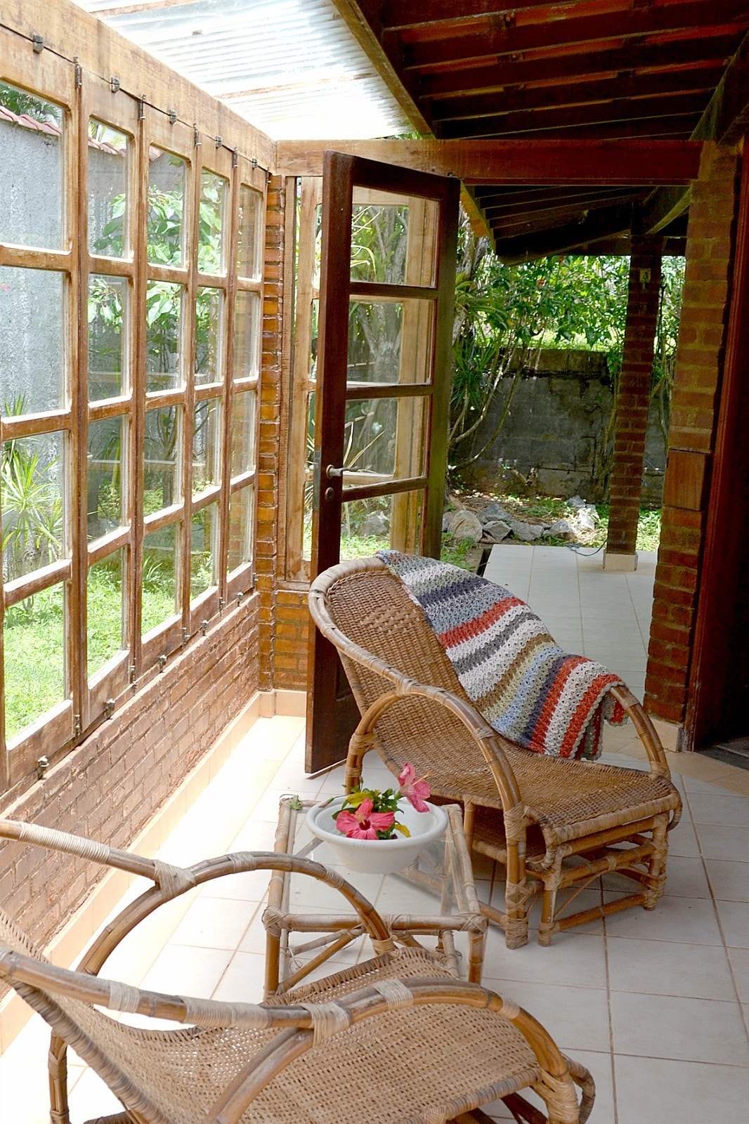 Spisestue / innebygget atrium med delvis glasstak Galleribilde