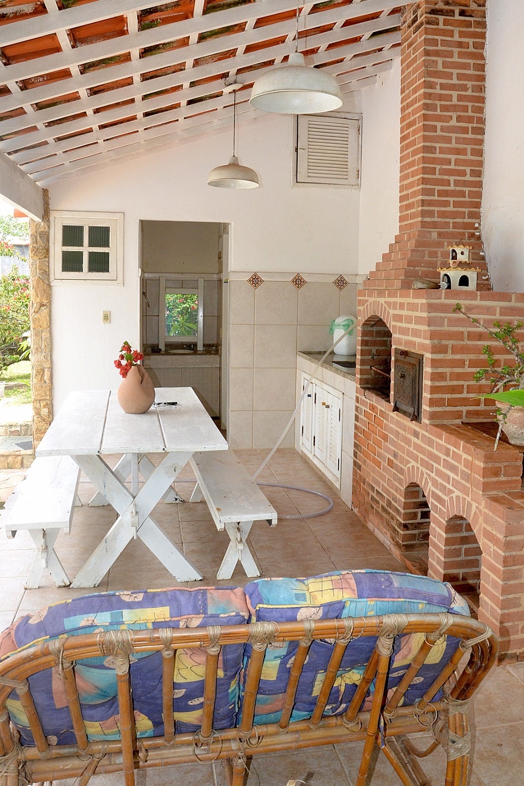 Grill-kjøkken og sittegruppe ved annekset Galleribilde