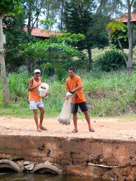 Lokale beboere med fiskefangst Galleribilde