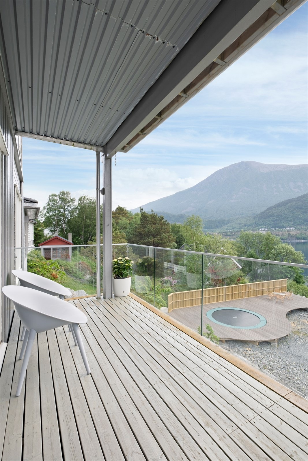 Delvis overbygd veranda Galleribilde