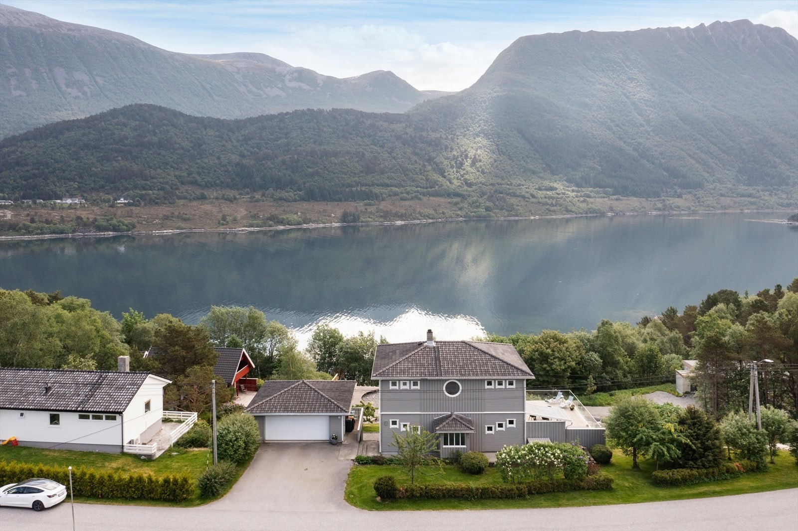 Stor enebolig med veldig flott beliggenhet Galleribilde