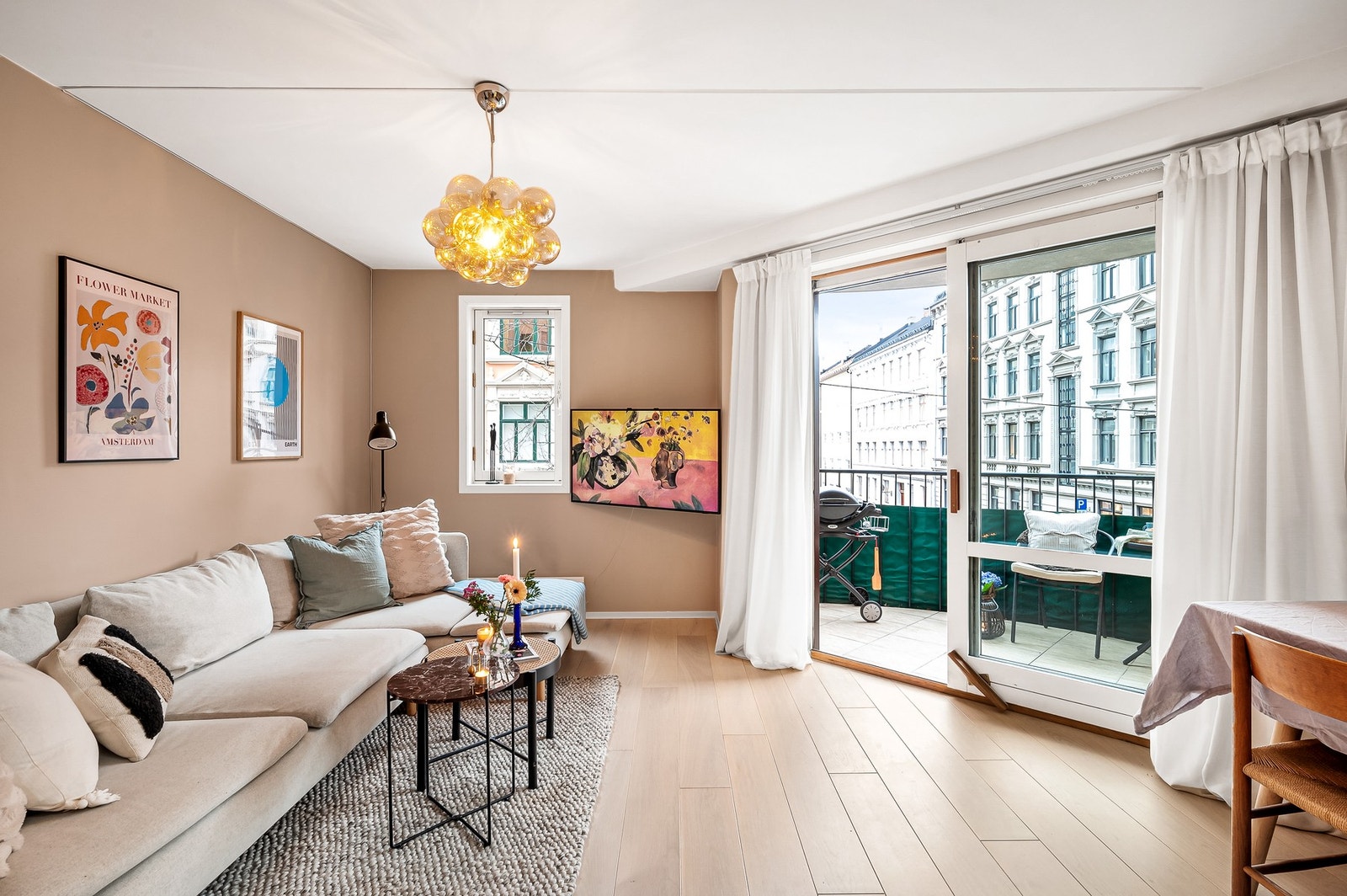 Velkommen til denne lekre og innholdsrike 3-roms leiligheten! Galleribilde