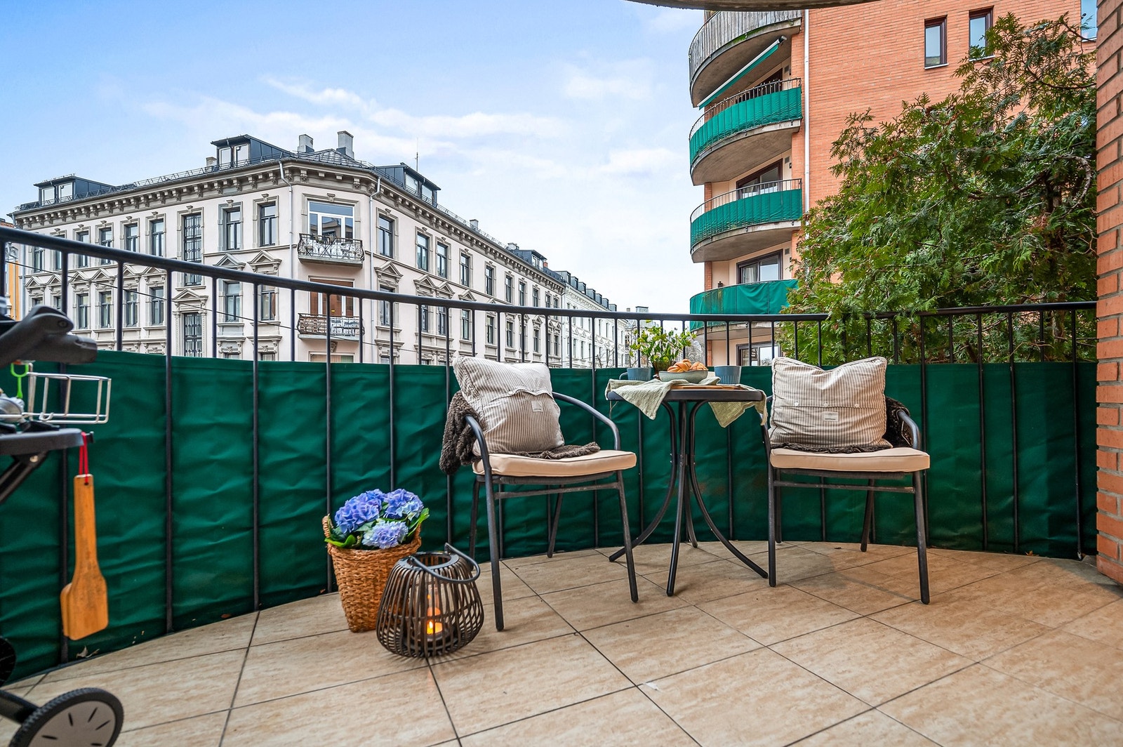 Her er det god plass til utemøblement. Galleribilde