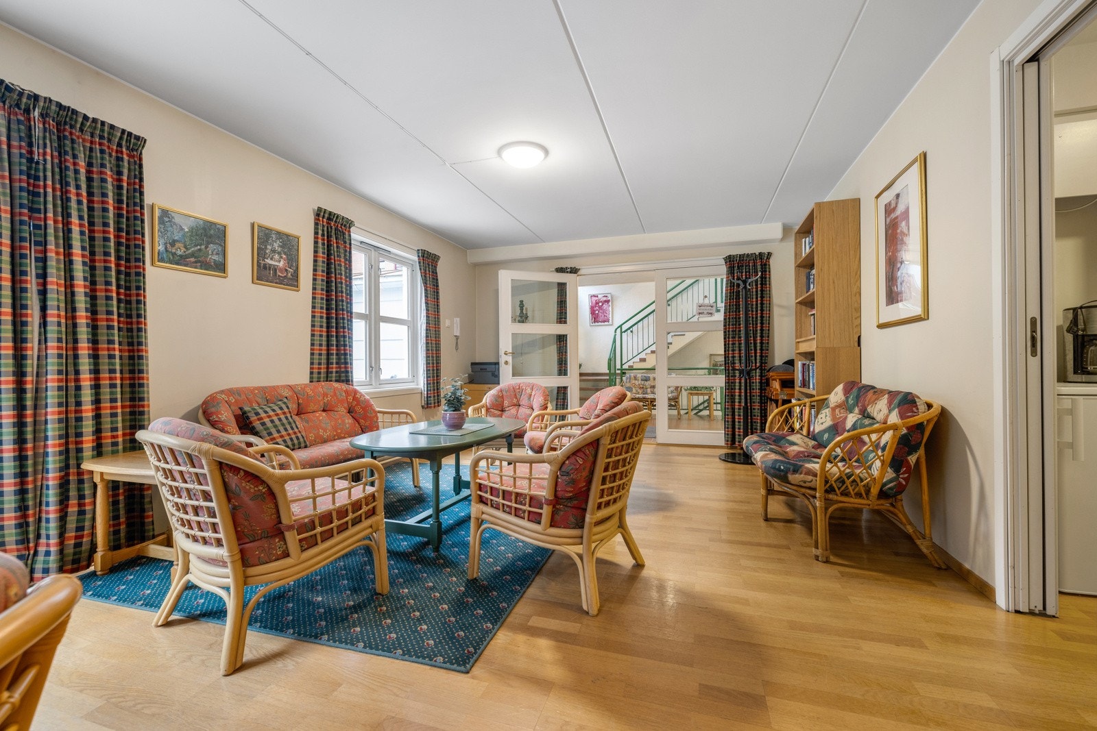 Stabekktunet er et veldrevet sameie som disponerer to gjestehybler, samt et selskapslokale med stue og kjøkken til utlån for beboerne. Galleribilde