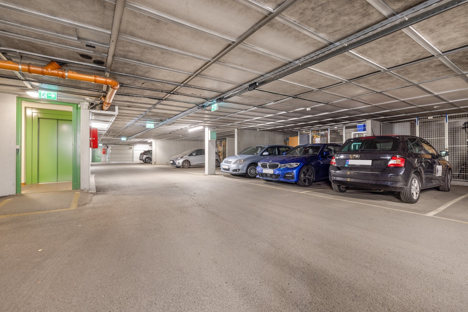 Egen garasjeplass medfølger. Galleribilde