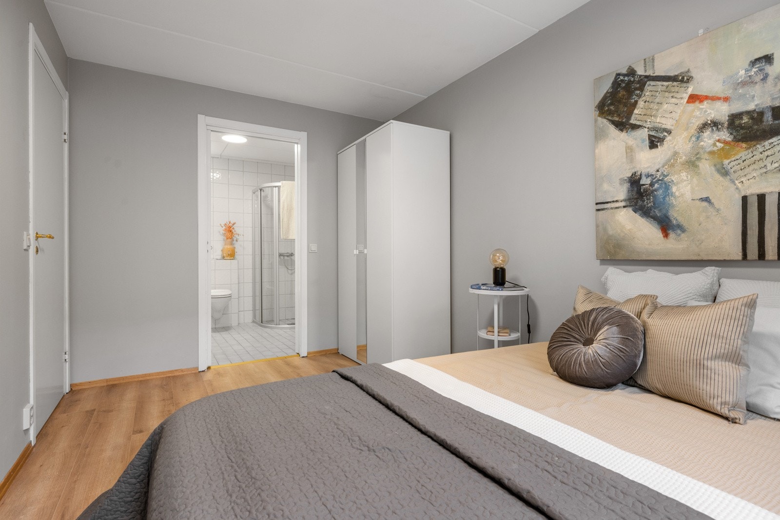 Soverommet har direkte tilgang til baderom. Galleribilde