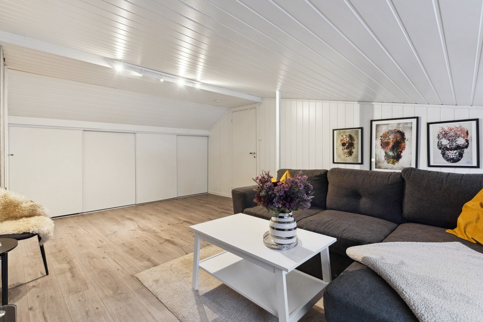 Stue i loftetasje Galleribilde