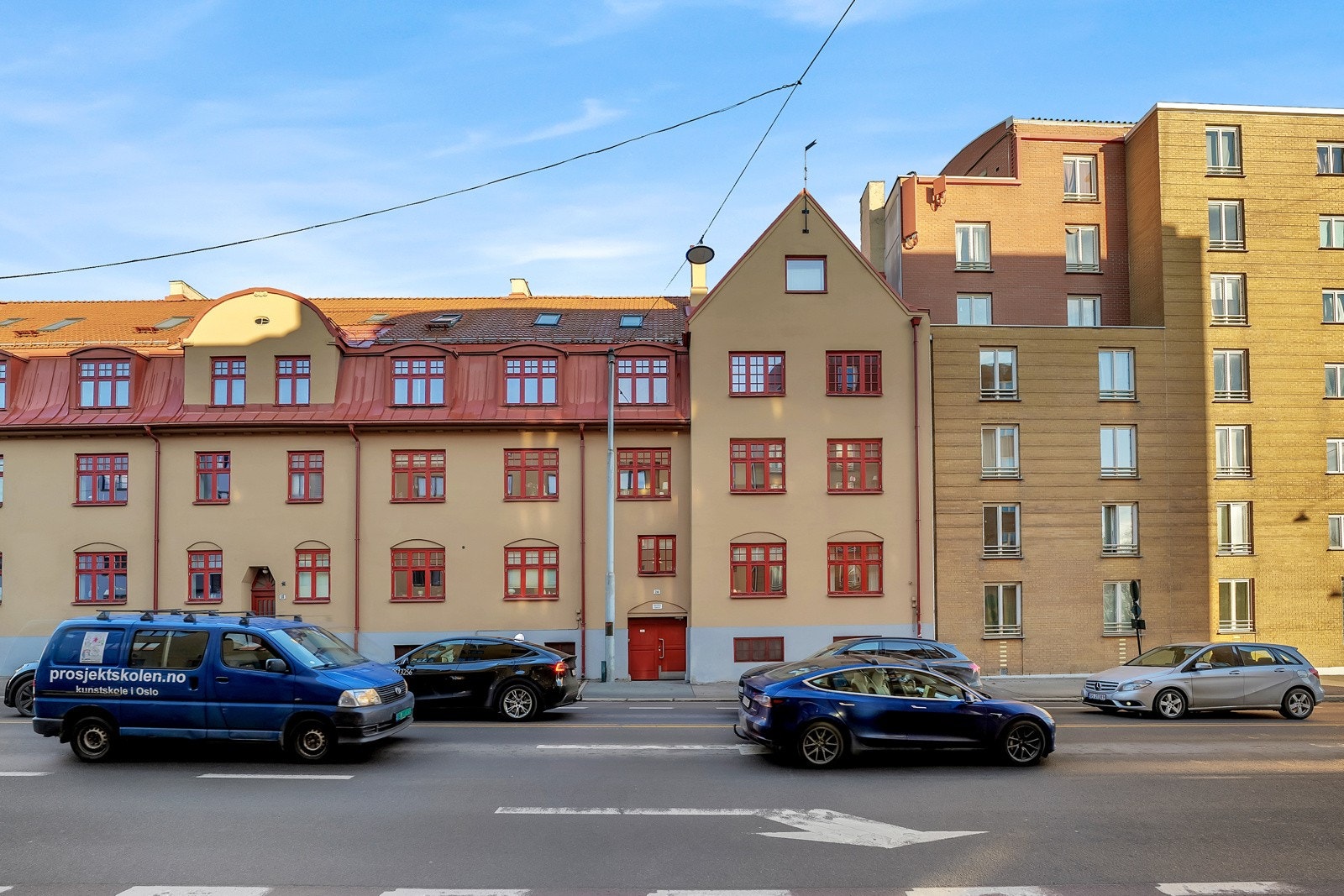 Fasade sett mot inngangsparti. Galleribilde