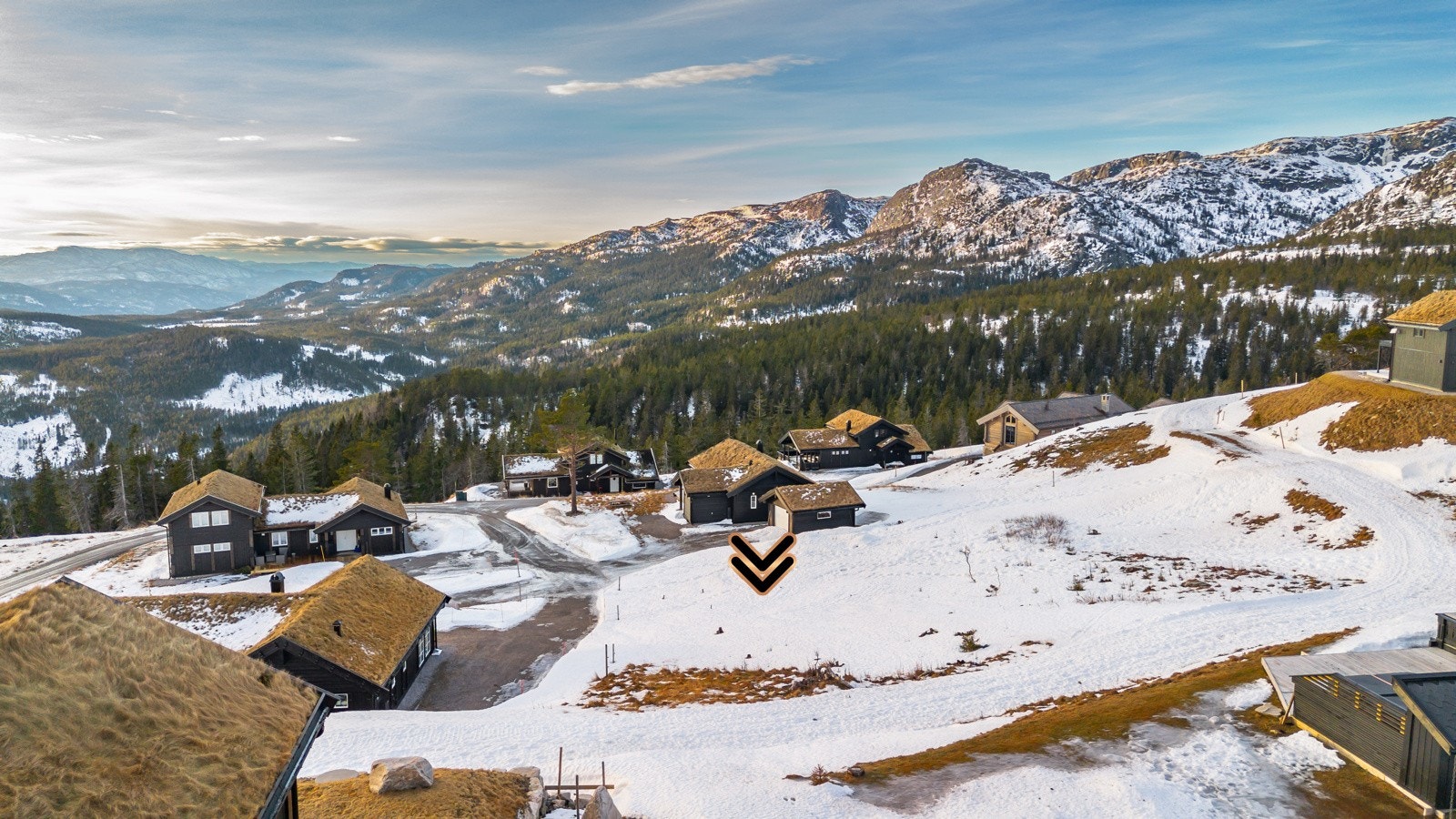 Alt er tilrettelagt for aktive ferier, og etter turen kan du finne roen i solveggen, med skogkledde åser og majestetiske fjell så langt øyet kan se. Galleribilde