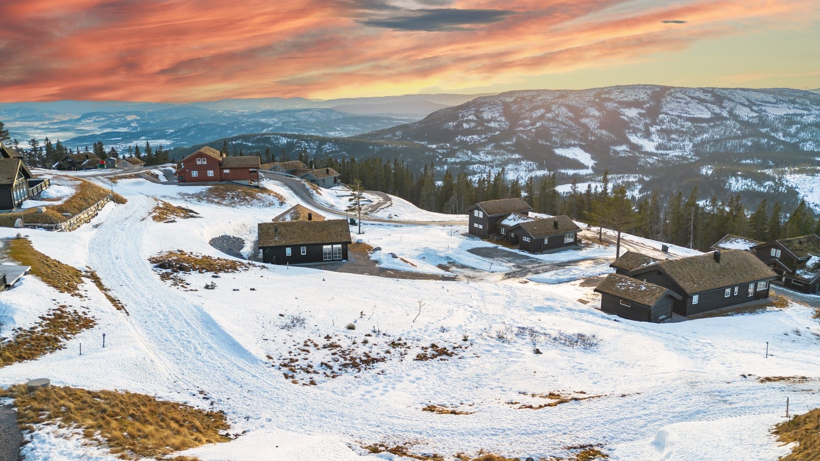 Lifjell Skisenter ligger også 5 min unna med bil, og kan friste med terrengpark og fire nedfarter med varierende vanskelighetsgrad. Galleribilde