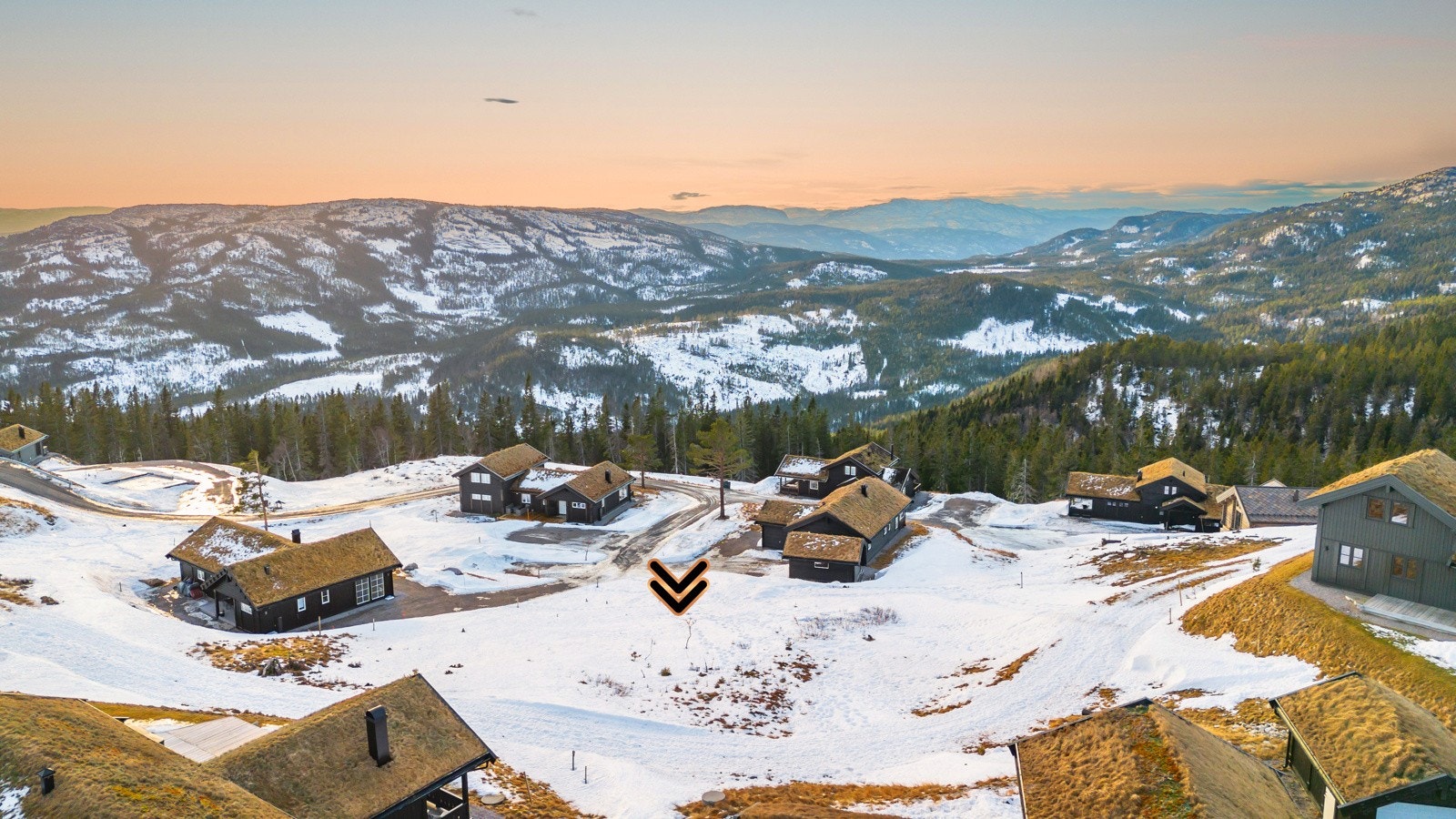 Kjører du i ca. 5 minutter kommer du til alpinanlegget, og nærområdet er et friluftseldorado med toppturer, fiskevann og helårs turveier i vakker natur. Galleribilde