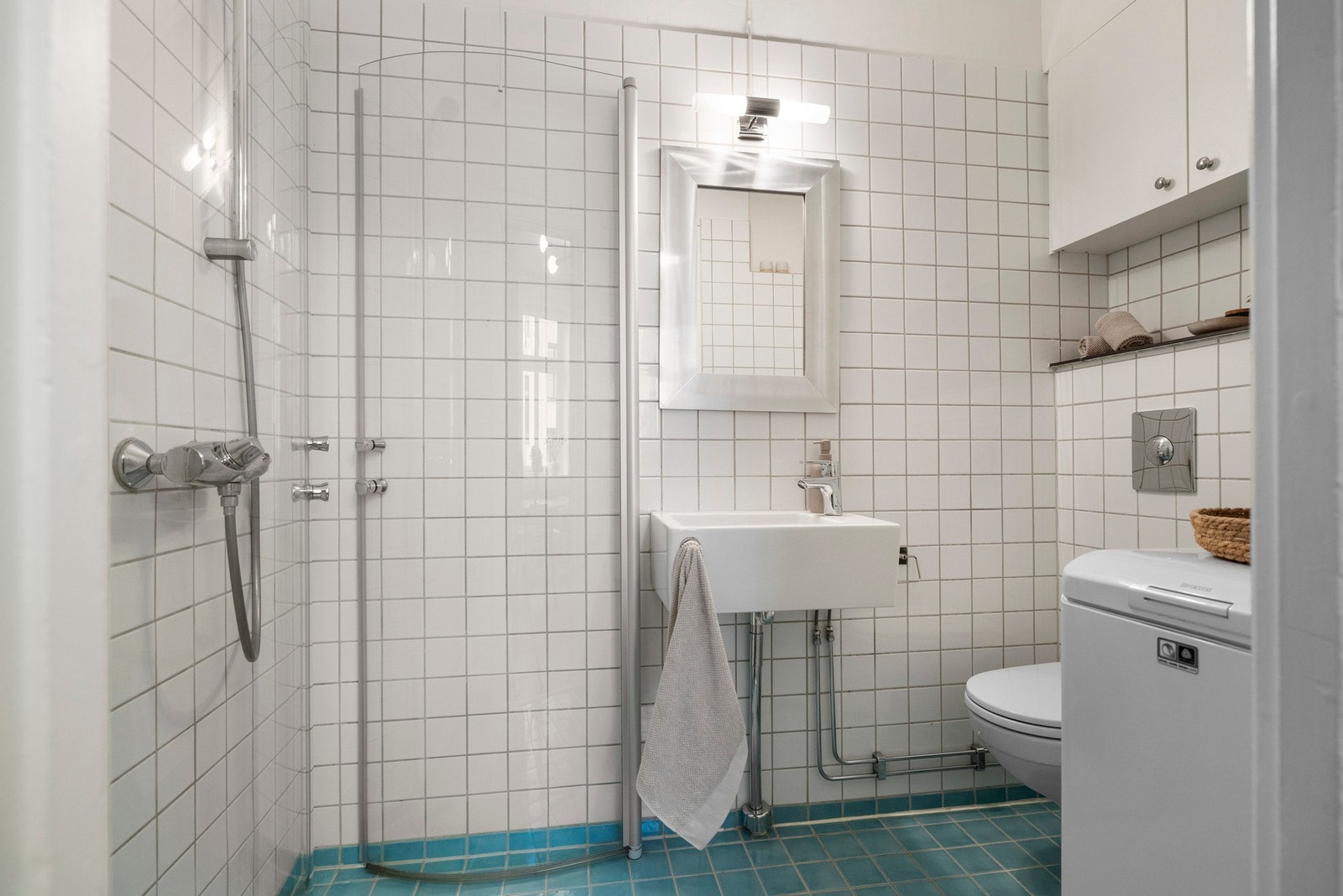 Servantbatteri skiftet i 2025. Dusjhode fra 2022. Galleribilde