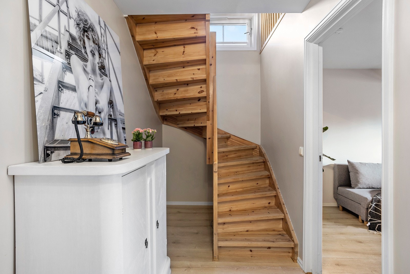 Trapp opp til 2.etg. Galleribilde