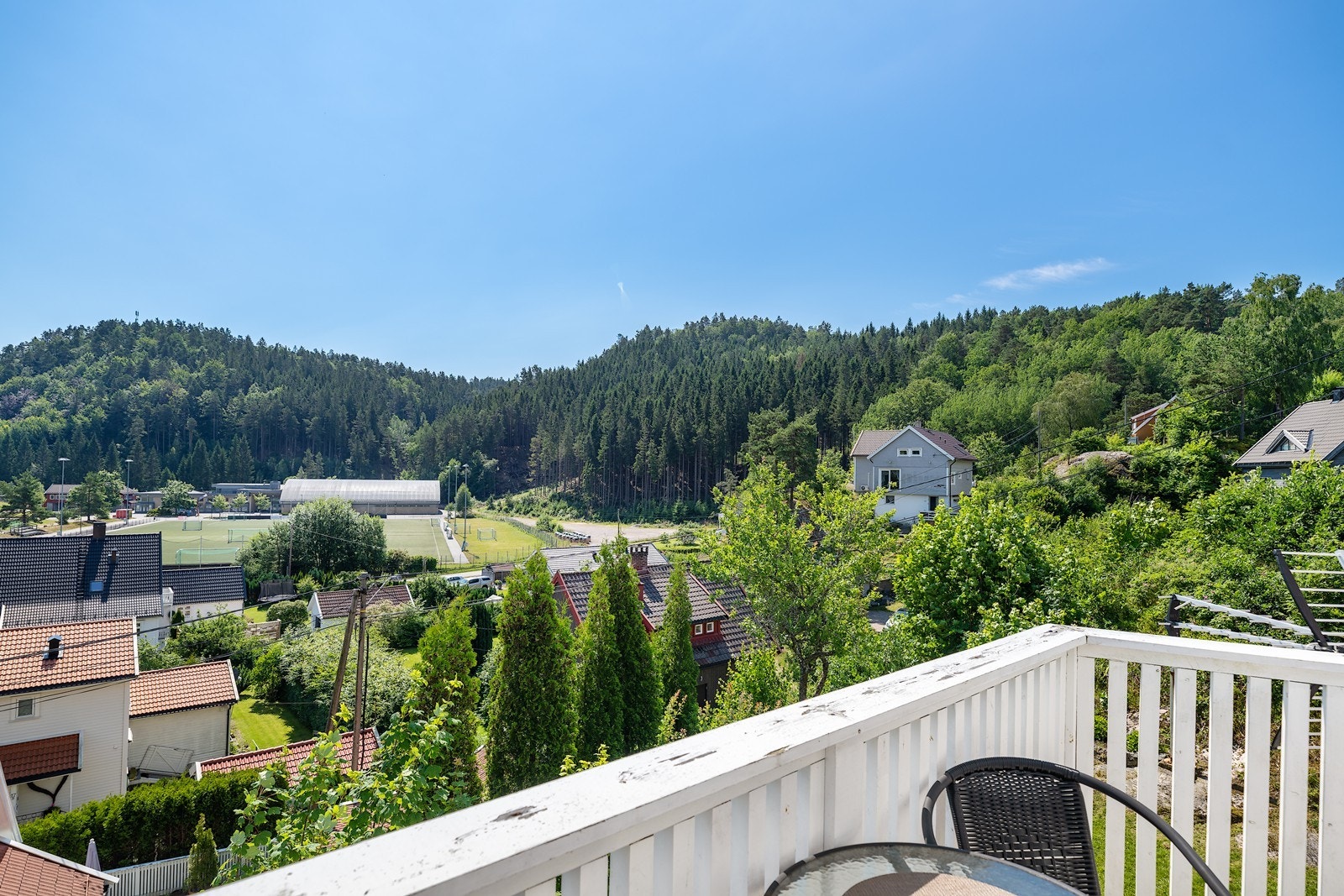 Leiligheten i 2. etg. har direkte utgang til balkong Galleribilde