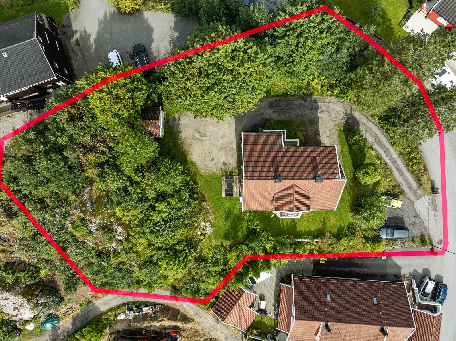 Stor. solrik tomt med mange muligheter! Galleribilde