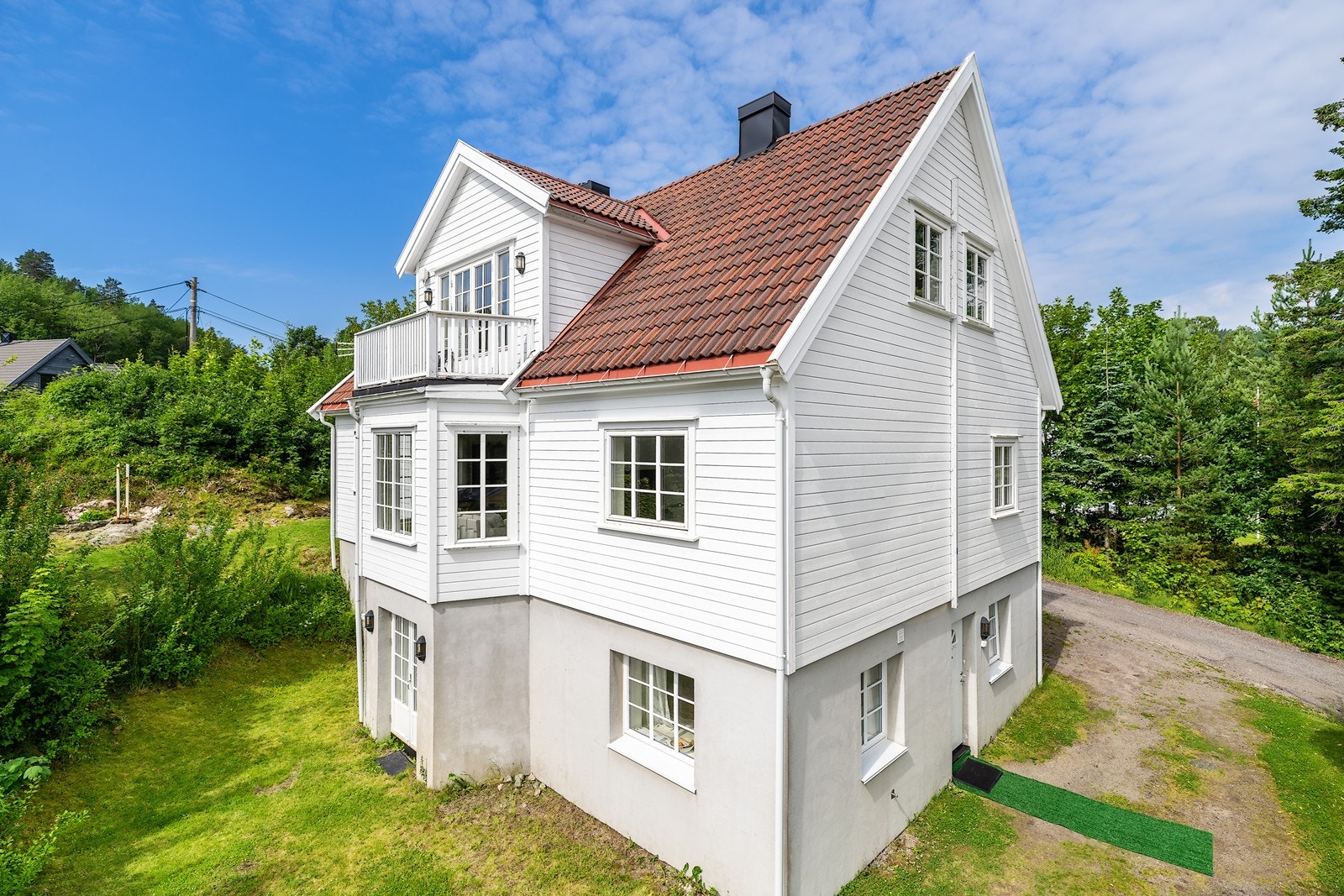 Boligen er betydelig renovert og oppgradert de senere år! Galleribilde