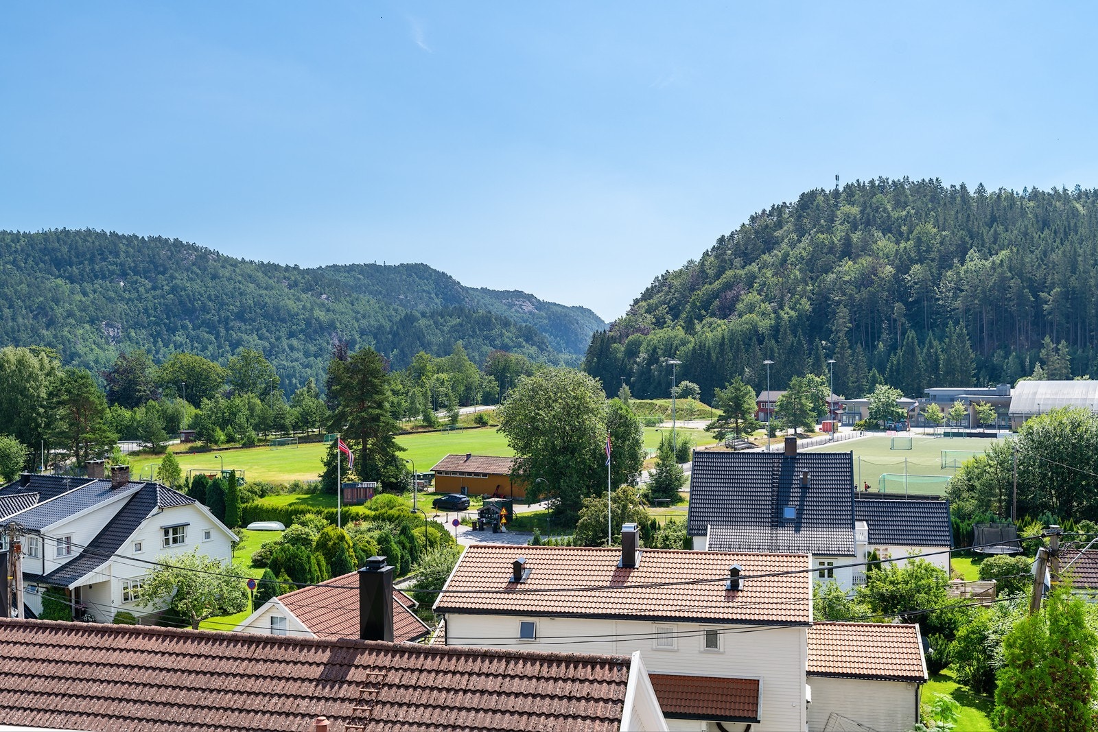 Flott utsikt til vakre omgivelser. Velkommen til visning! Galleribilde