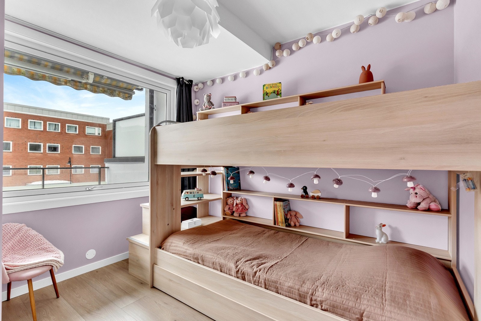 Soverom 2 egner seg meget godt som barnerom, til hjemmekontor eller gjesterom. Galleribilde