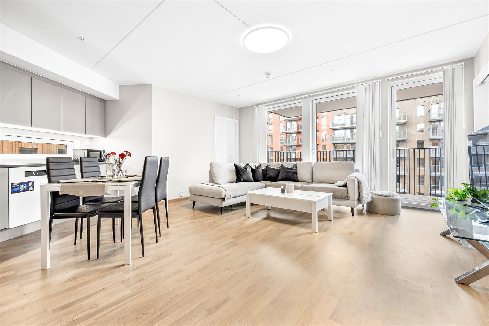 Stor stue med mye naturlig lys! Galleribilde