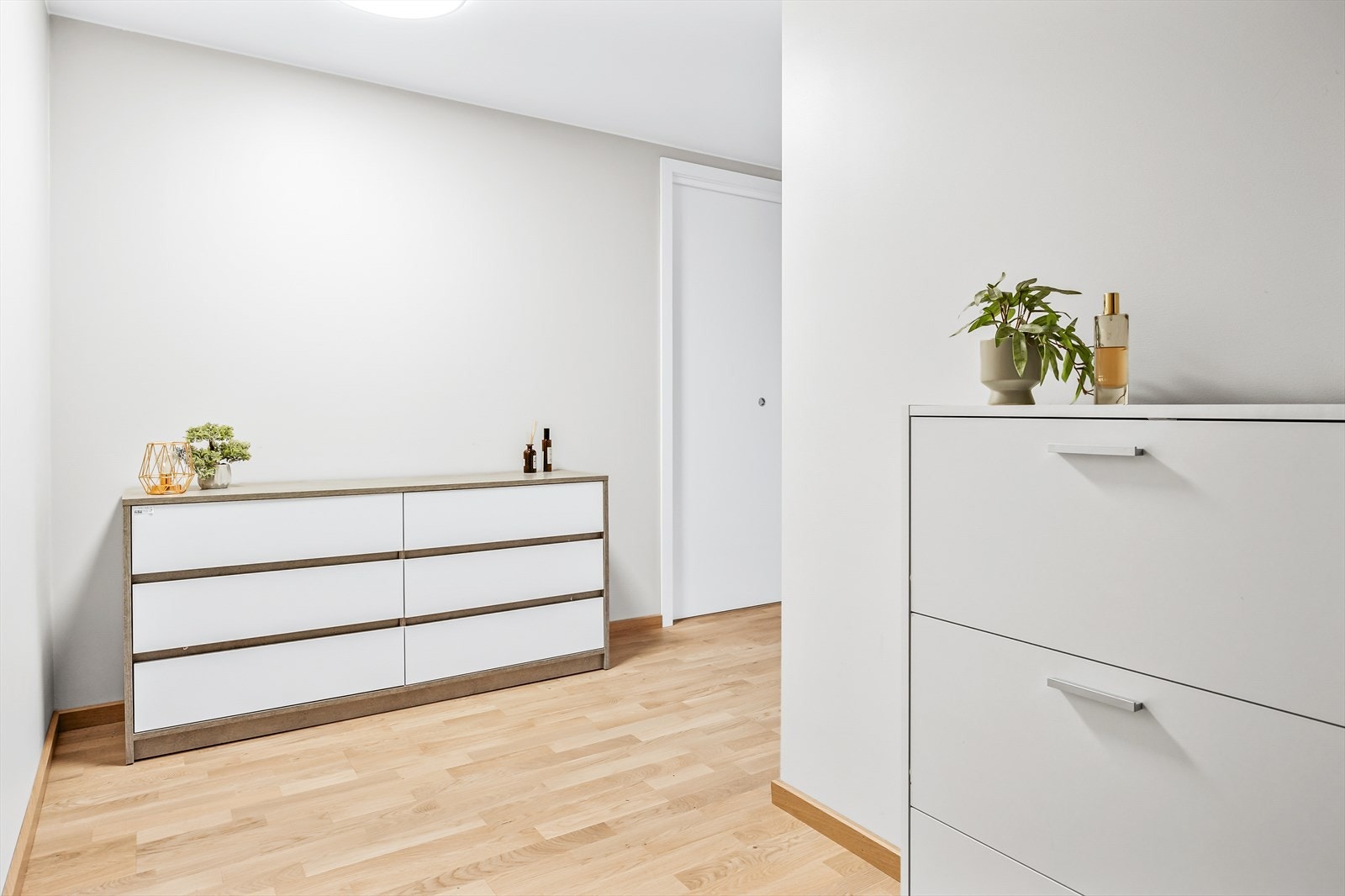 Romslig gang. Galleribilde