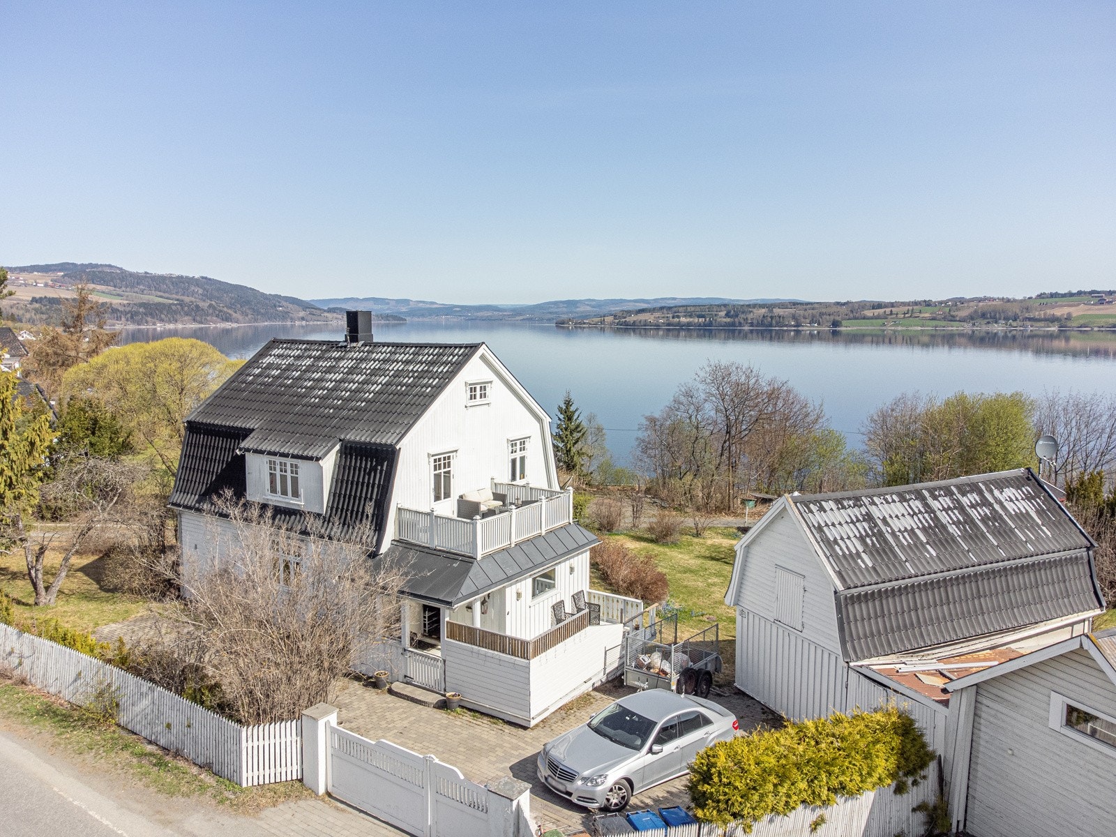 Grip sjansen til å bli eier av en eiendom som kan skilte med en av de mest spektakulære utsiktene over Mjøsa. Galleribilde