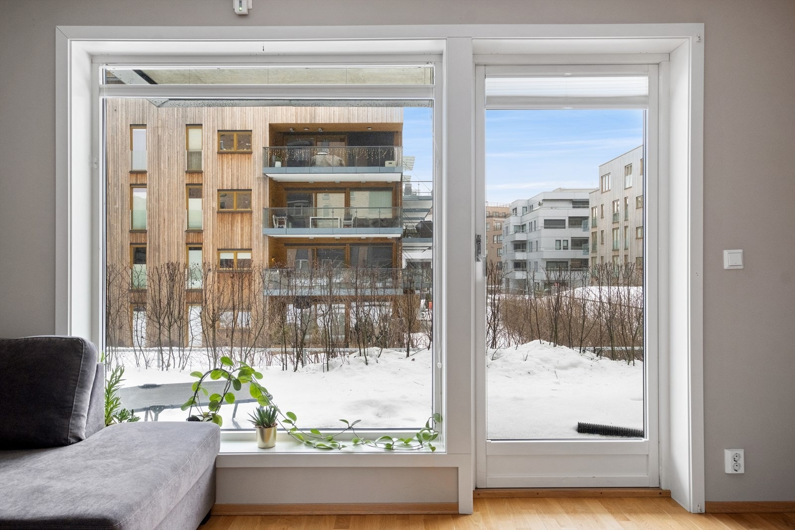 Fra stuen utgang til en herlig markterrasse på 5 m². Galleribilde