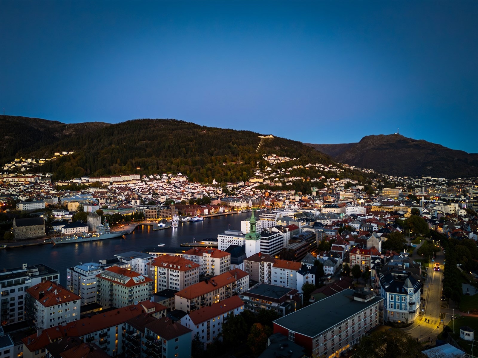 - Leiligheten har en fin beliggenhet på Nordnes. Nordnes er et meget attraktivt boligområde med flotte bygg og koselige parker - Galleribilde