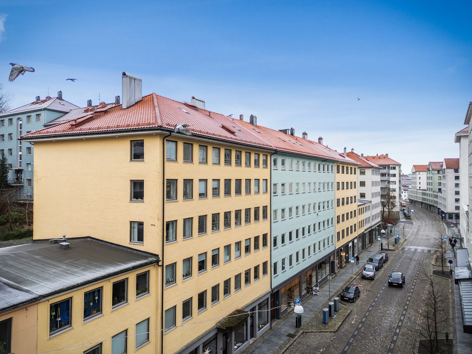 - Leiligheten har en sentral og attraktiv beliggenhet i Strandgaten, bare en kort spasertur unna Torgallmenningen - Galleribilde