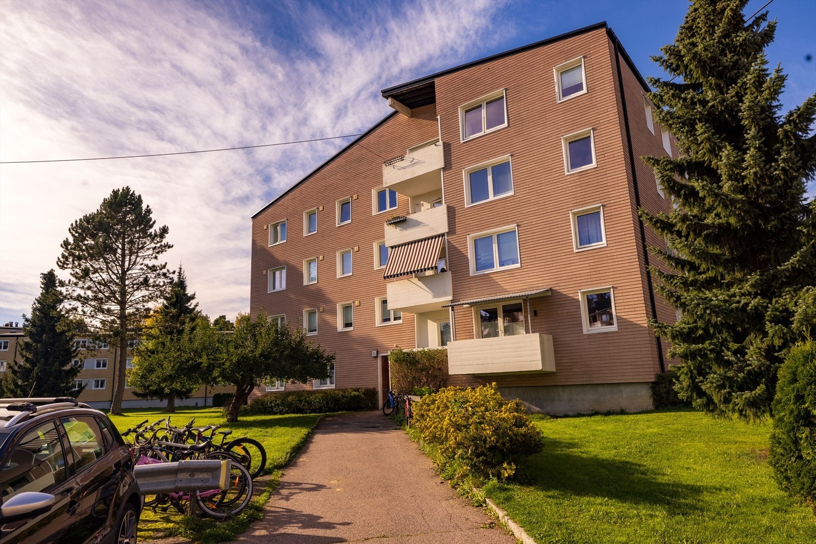 - Leiligheten ligger høyt og fritt i 4. etasje (toppetasjen) - Galleribilde