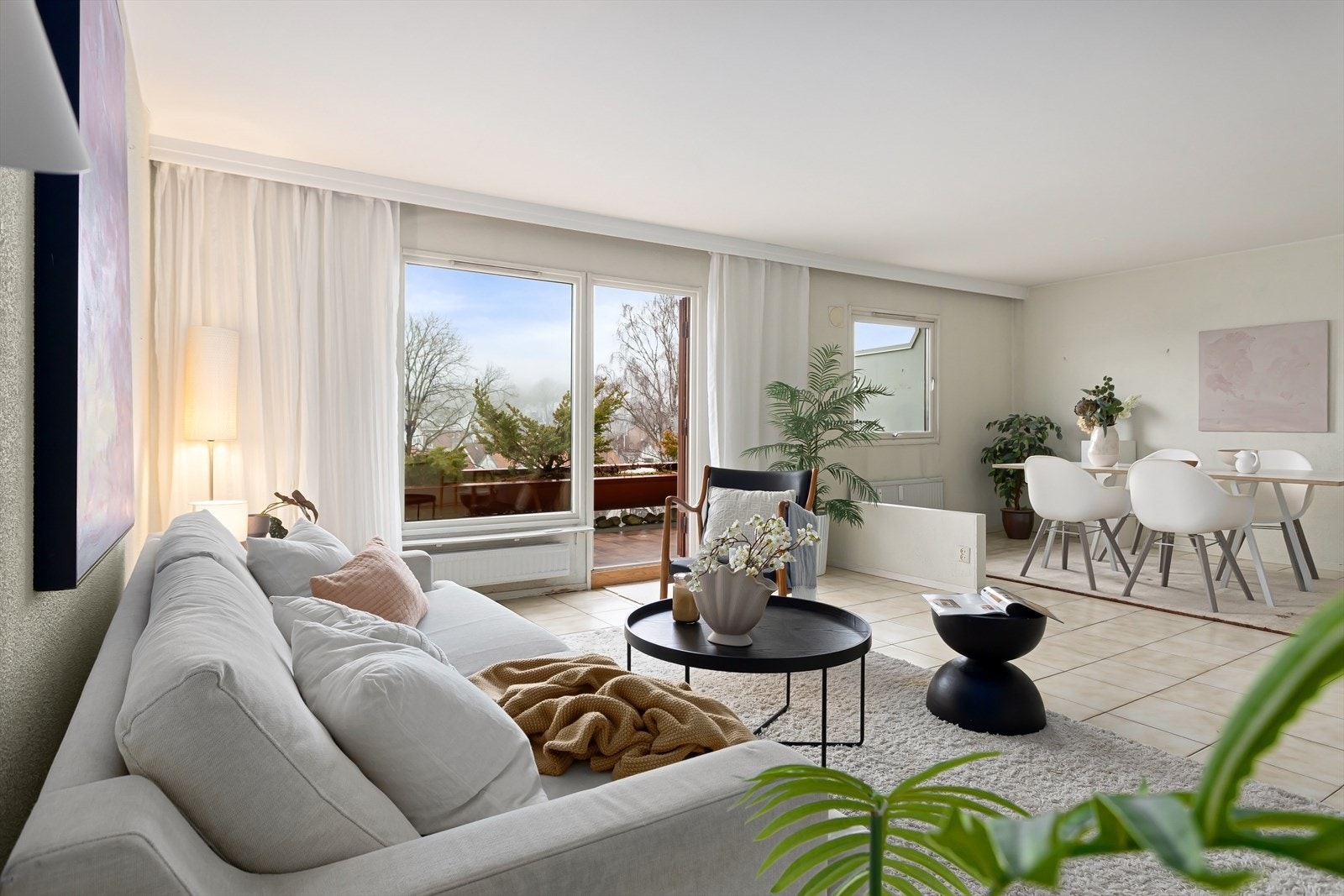 Velkommen til en lyst toppleilighet med fin utsikt Galleribilde