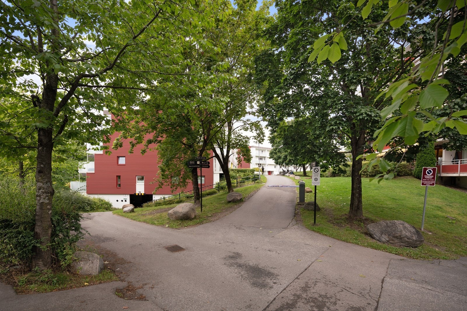 Til garasjen på sommerstid.jpeg Galleribilde