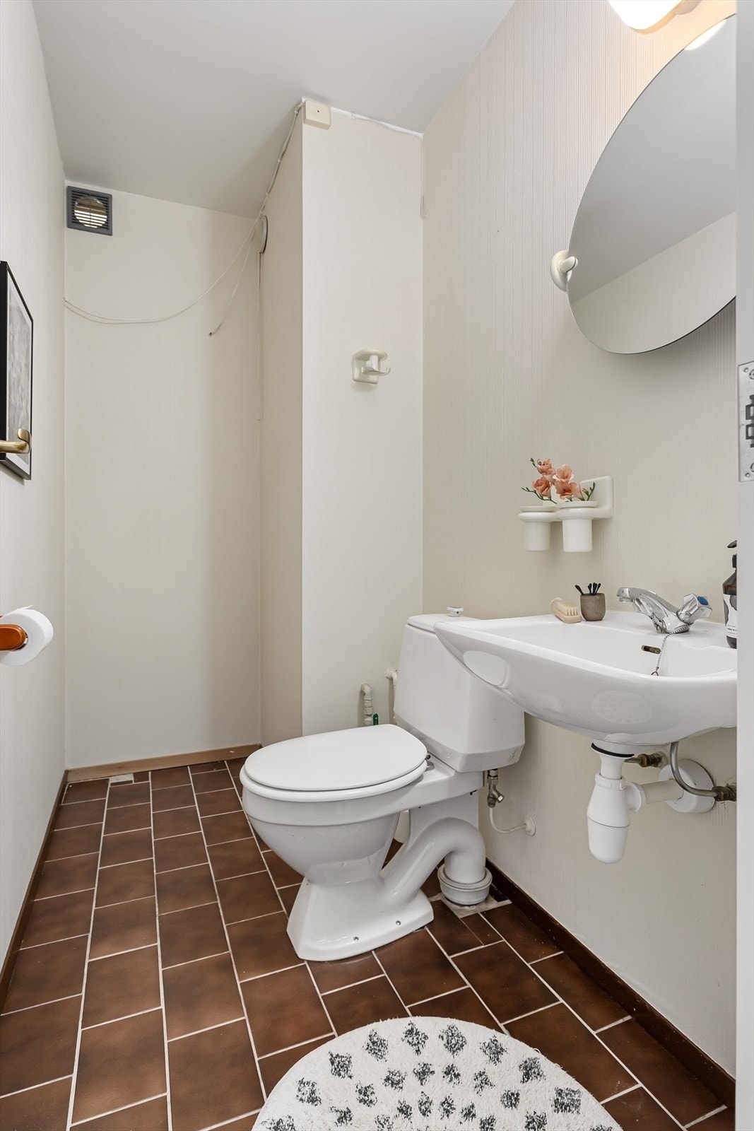 Gjestetoalett. Mulighet for dusjløsning Galleribilde