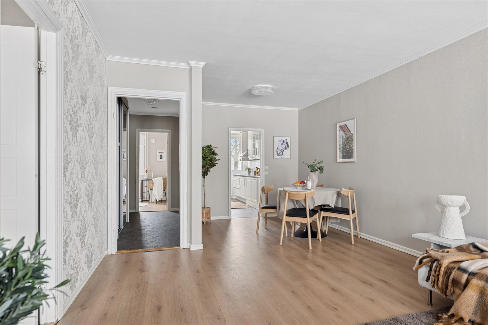 Fin og arealeffektiv planløsning som skaper et komfortabelt og funksjonelt hjem. Galleribilde