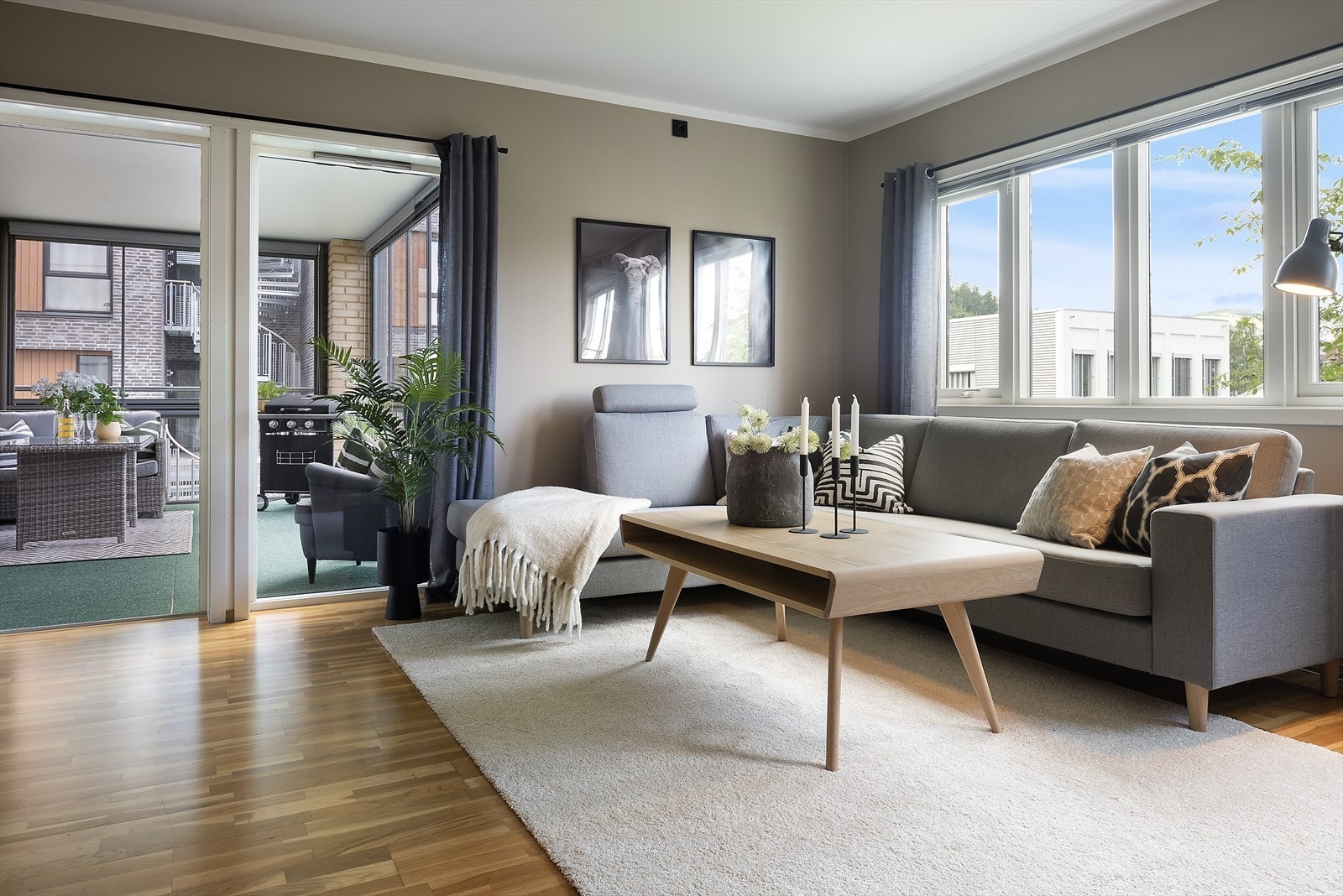 Stuen har utgang til veranda. Galleribilde