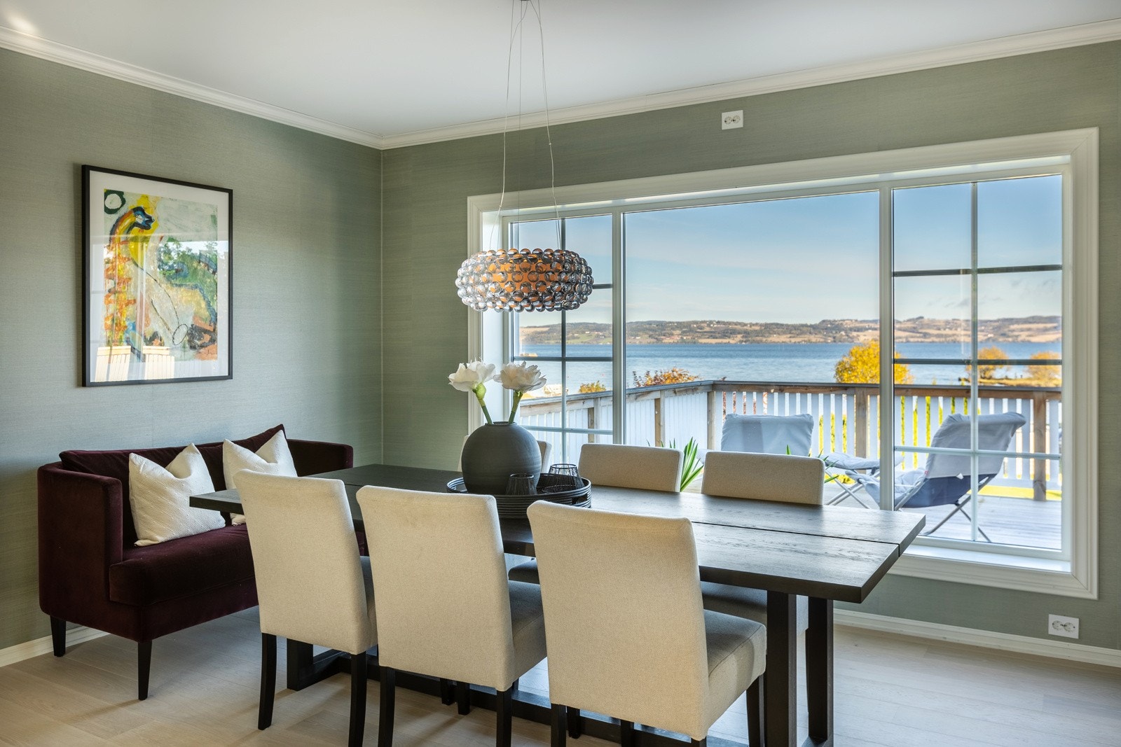 Her kan du samle venner og familie til et hyggelig måltid. Galleribilde