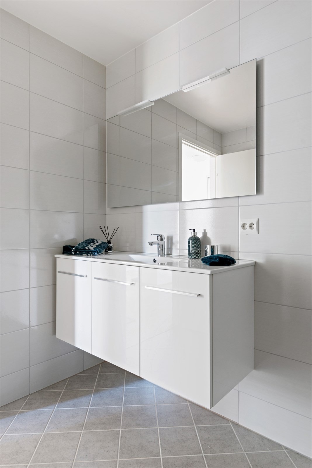 Badet. Bilete frå 14B. Galleribilde