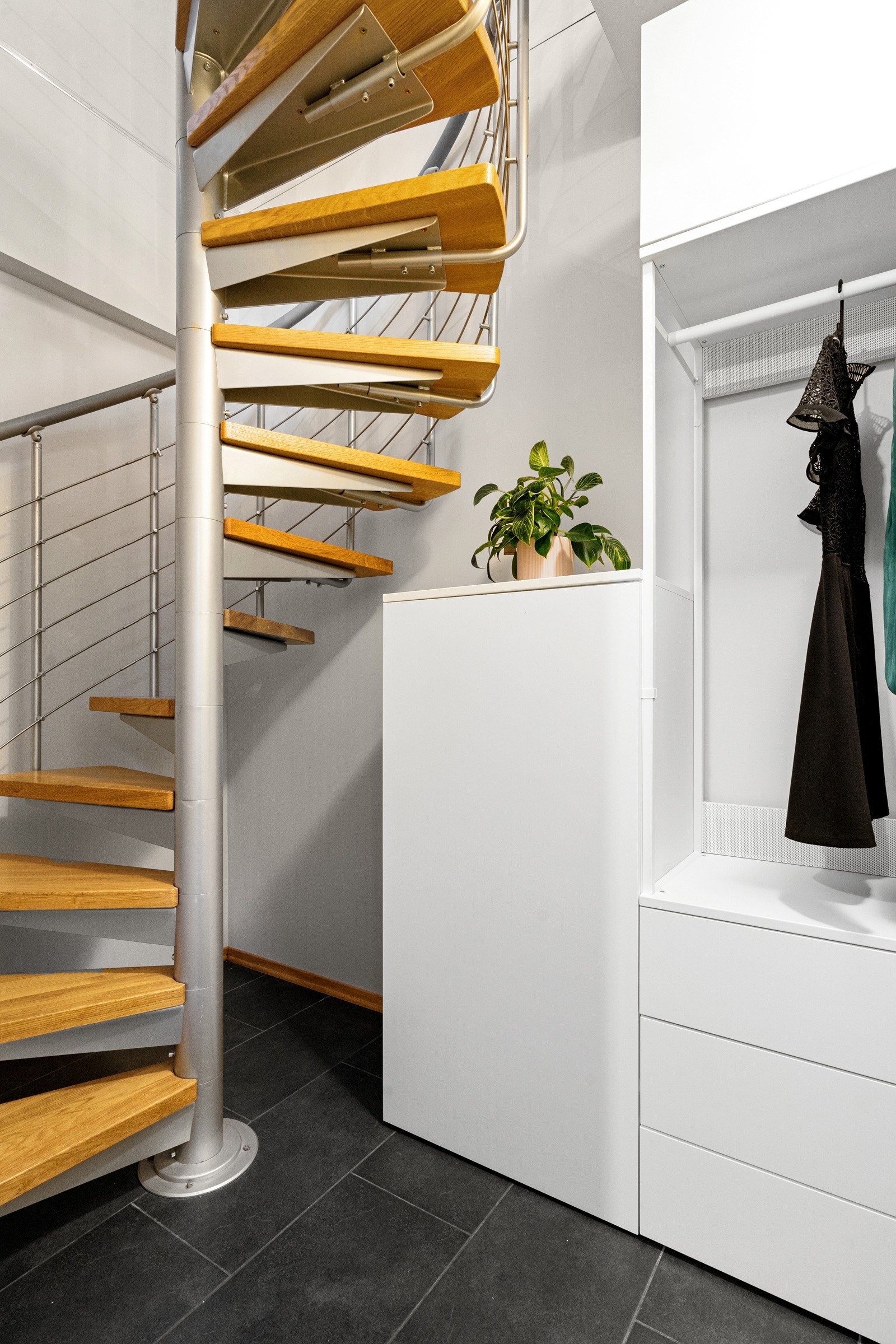 Underetasje trappegang (ikke byggegodkjent) Galleribilde