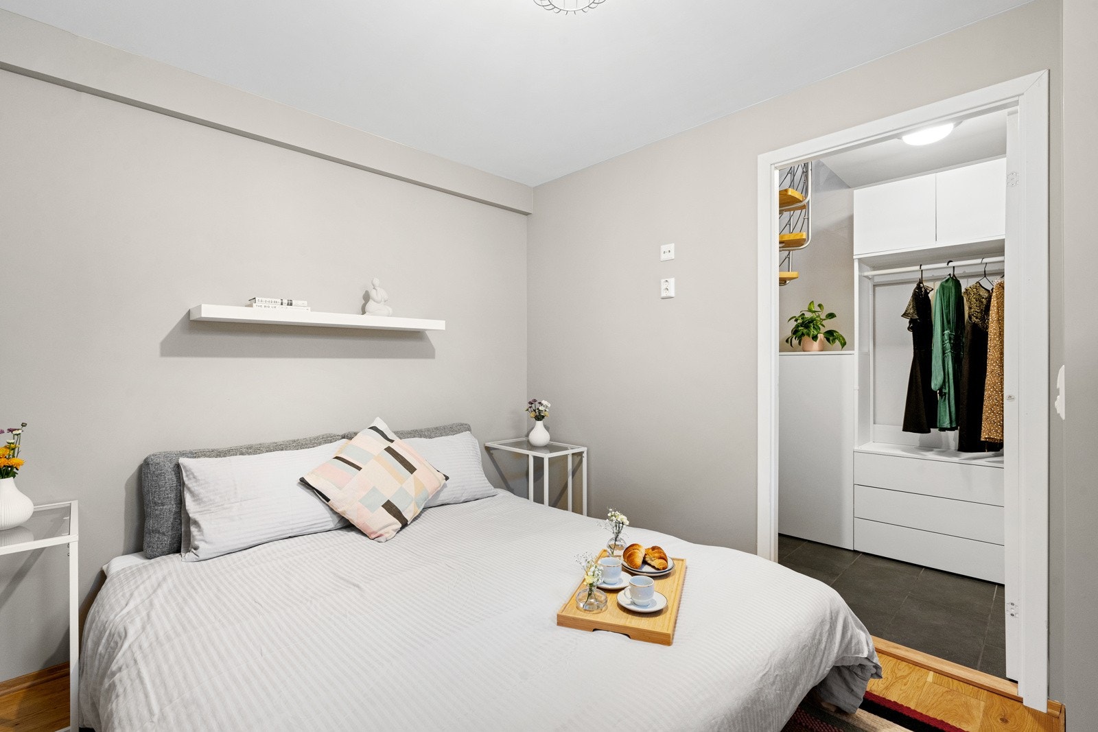 Underetasje - rom benyttet som soverom (ikke byggegodkjent) Galleribilde