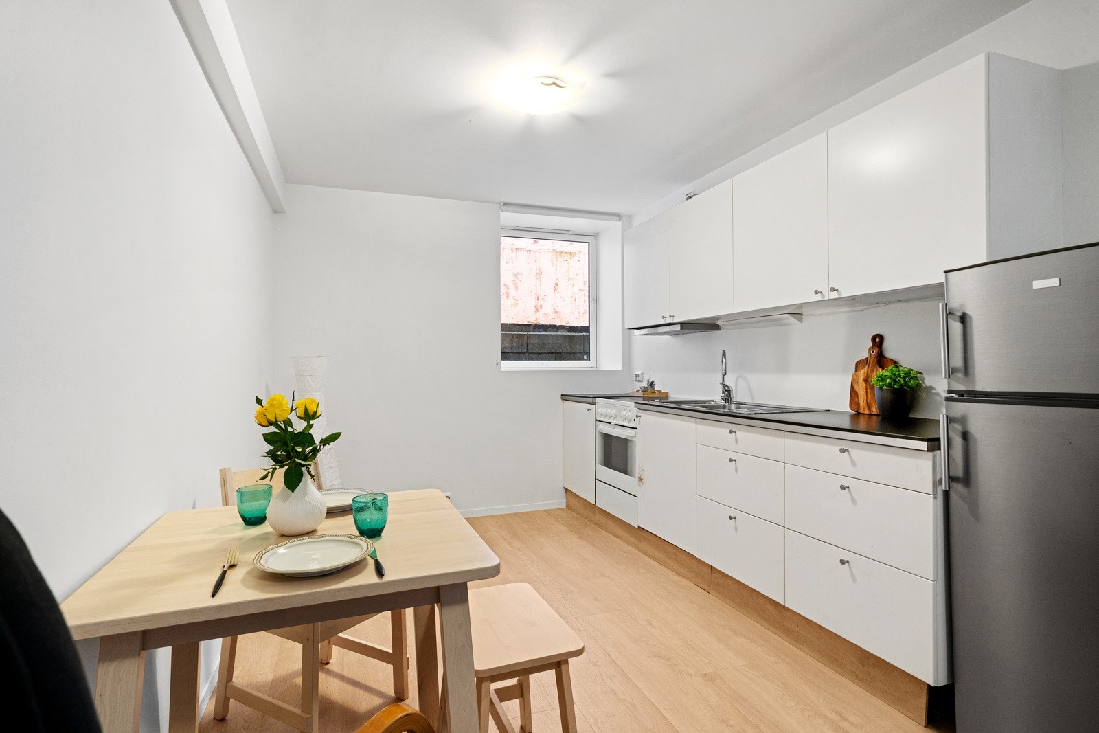 Underetasje - kjøkken utleid del (ikke byggegodkjent) Galleribilde